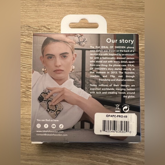 IDEAL OF SWEDEN Fashion Case for AirPods Pro - Port Laurent Marble - Picture 4 of 9